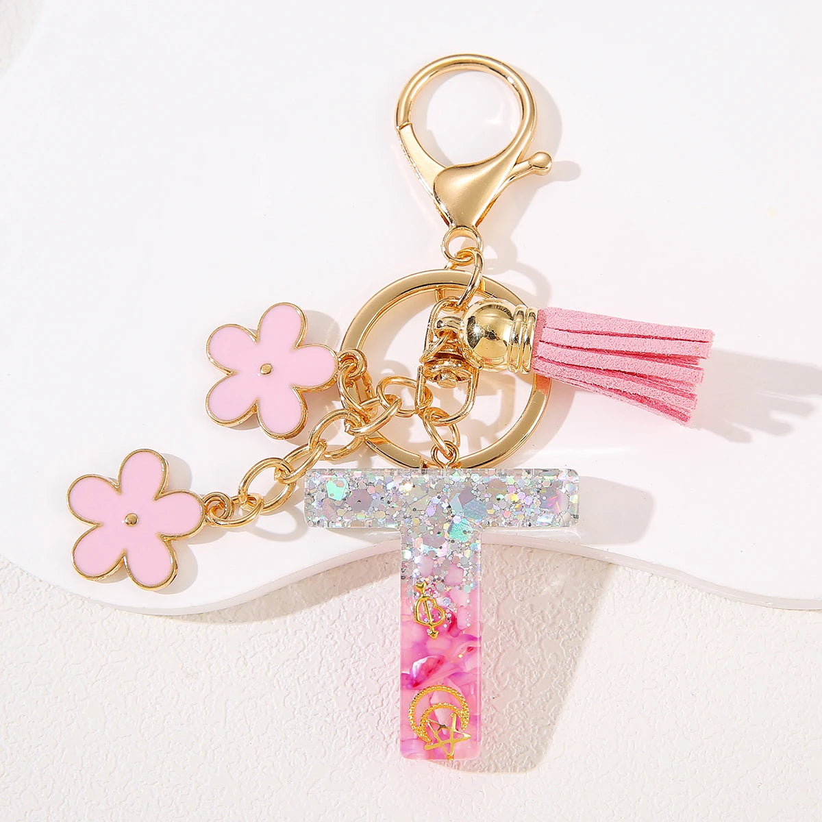 Pink flower initial keychain Drop glue resin 26 English letter keychain A E K L M S Pendant women's handbag Accessory Gift