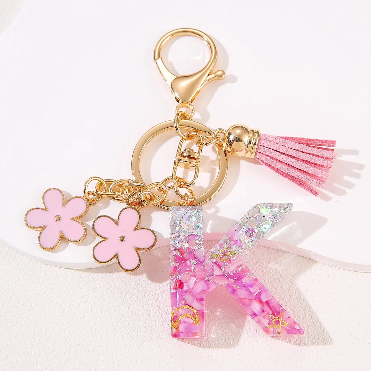 Pink flower initial keychain Drop glue resin 26 English letter keychain A E K L M S Pendant women's handbag Accessory Gift