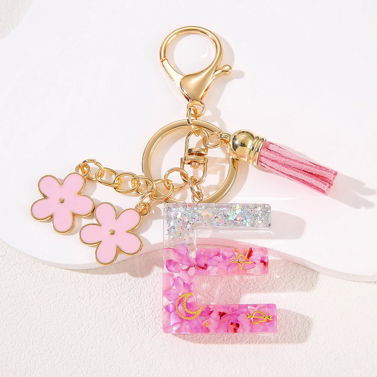 Pink flower initial keychain Drop glue resin 26 English letter keychain A E K L M S Pendant women's handbag Accessory Gift