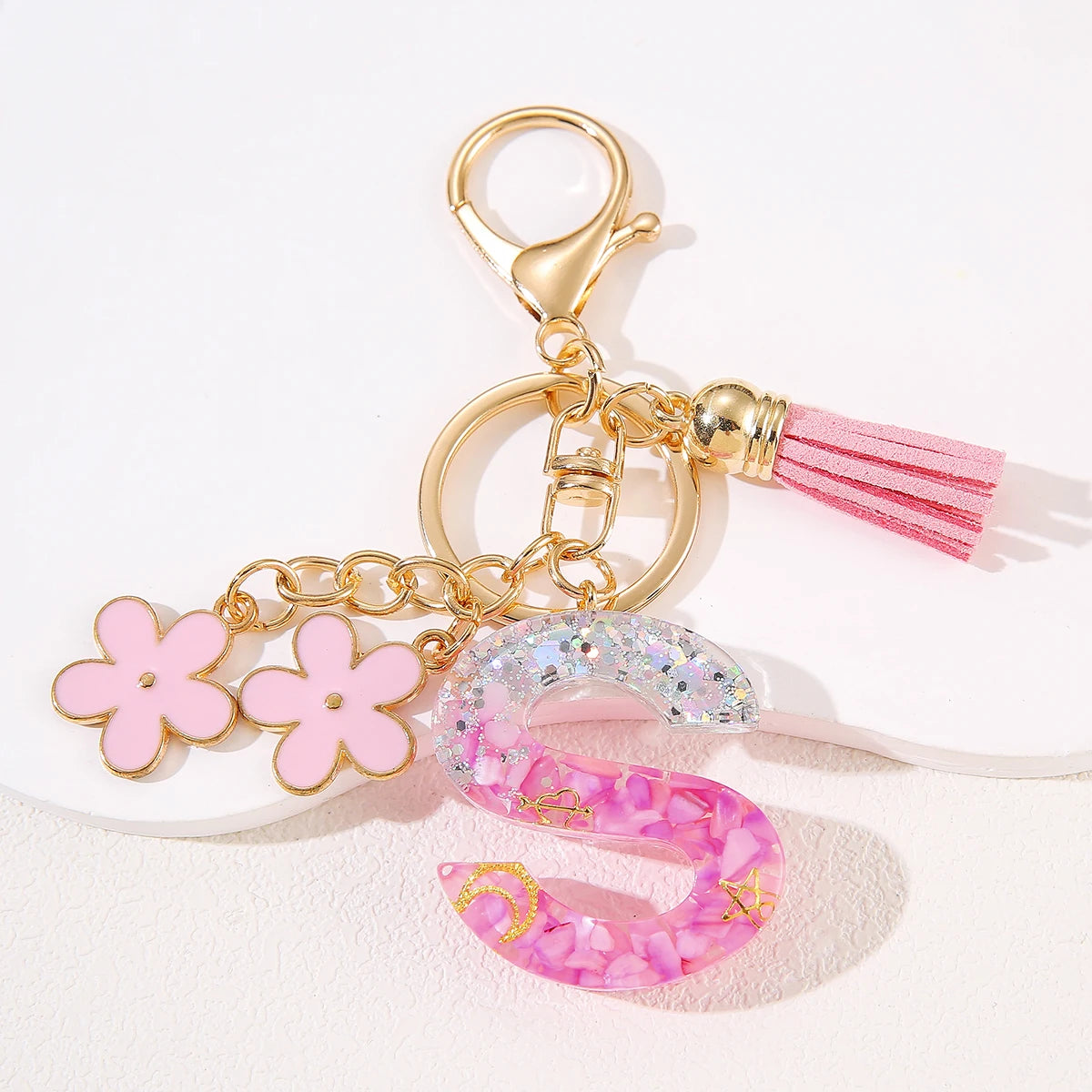 Pink flower initial keychain Drop glue resin 26 English letter keychain A E K L M S Pendant women's handbag Accessory Gift